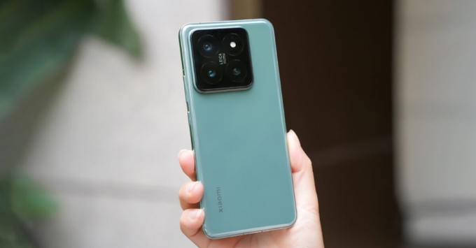 Samsung Galaxy S25 Plus và Xiaomi 14 Pro về kích thước