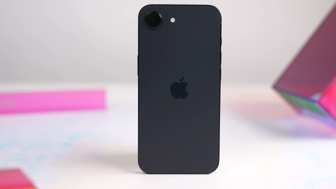 Ai nên mua iPhone 16e?