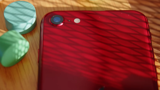 Camera iPhone SE 2022 dần lỗi thời