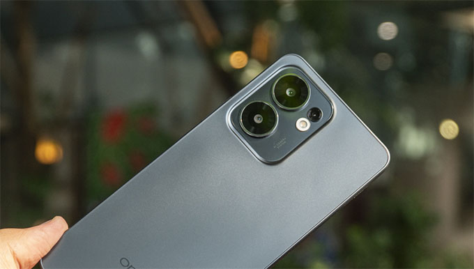 Điện thoại Oppo Reno 13 F được trang bị hệ thống 3 camera ở mặt sau