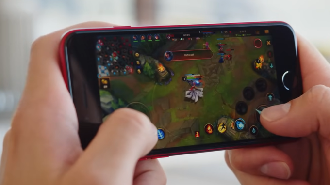 Hiệu năng iPhone SE 2022 bắt đầu hụt hơi