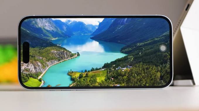 iPhone 15 hiển thị vượt trội mọi điều kiện