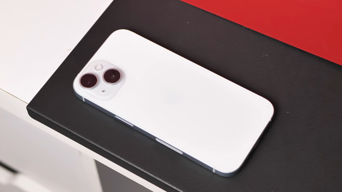 iPhone 15 lại có kiểu dáng bo tròn mềm mại