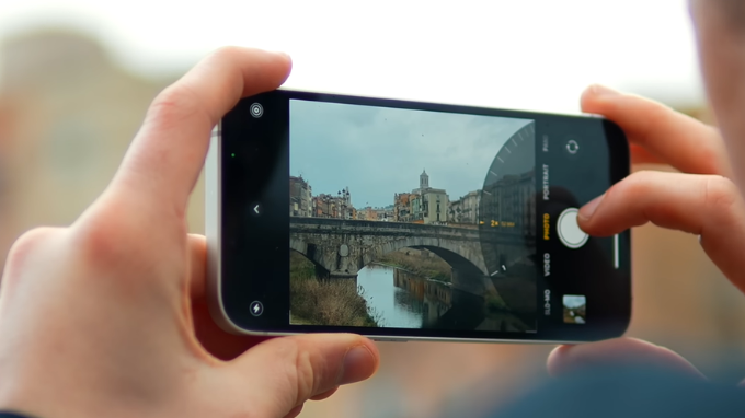 Review iPhone 16e 512GB về camera