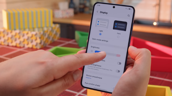 Review màn hình Galaxy S25 CTY