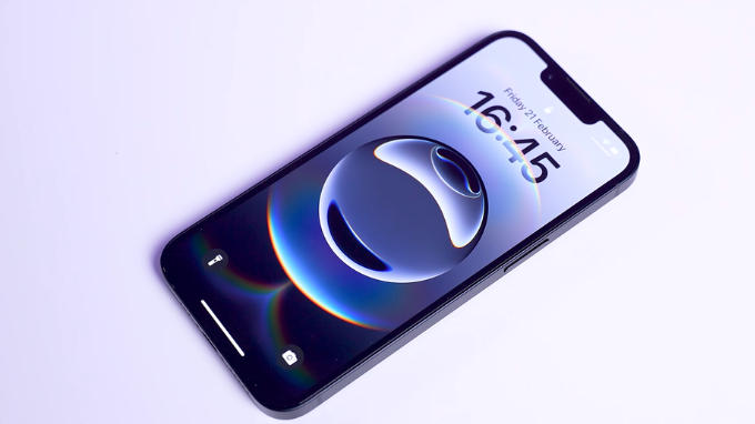 Review màn hình iPhone 16e 512GB