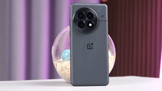 Thiết kế OnePlus 13 tối giản nhưng không kém phần tinh tế