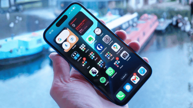 iPhone 16 với chip A18 và sạc không dây MagSafe nhanh