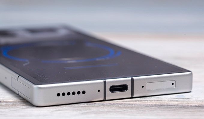 Red Magic 11 Pro có hai phiên bản với cấu hình pin khác nhau