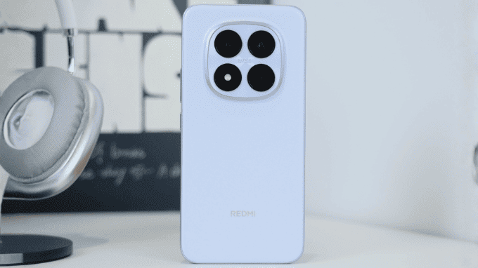 Redmi Note 15 nổi bật với thiết kế mỏng nhẹ và màn hình cong hiện đại