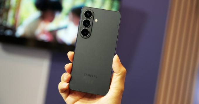 Thiết kế Samsung Galaxy S26 mặt lưng cao cấp khung viền kim loại sang trọng