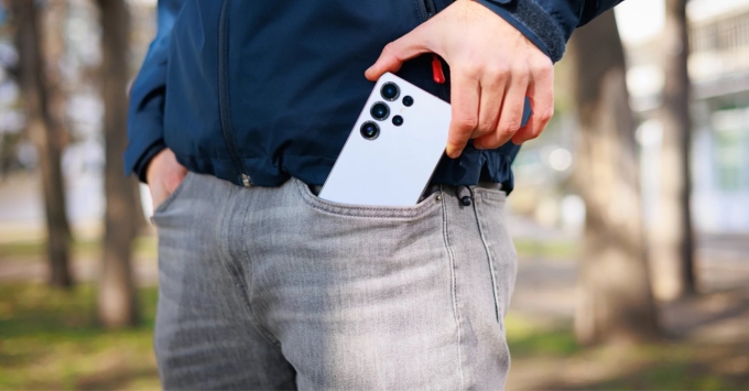 Nên mua điện thoại Samsung Galaxy Z Fold 7 hay Samsung Galaxy S26 Ultra trong năm 2026