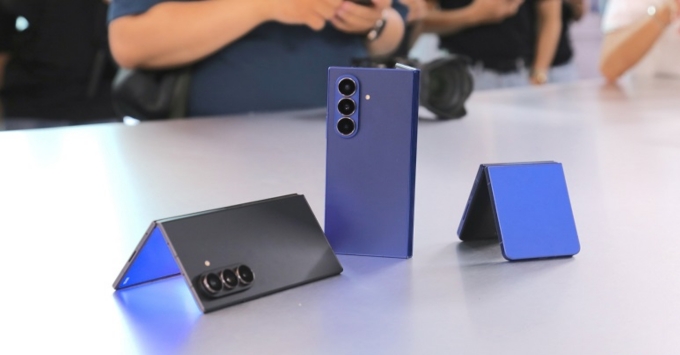 Thiết kế Samsung Galaxy Z Fold 7 màn hình gập mỏng 4.2mm với bản lề Armor FlexHinge sang trọng