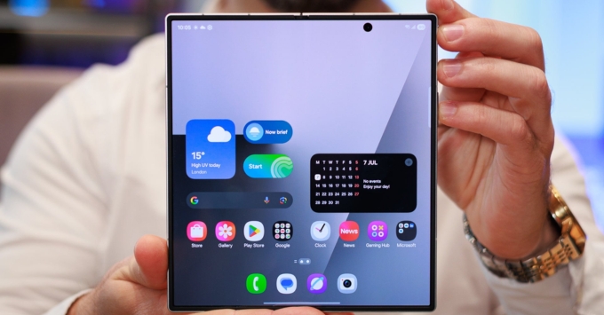 Màn hình chính Dynamic AMOLED 2X 8.0 inch trên Samsung Galaxy Z Fold 7 hiển thị đa nhiệm sắc nét