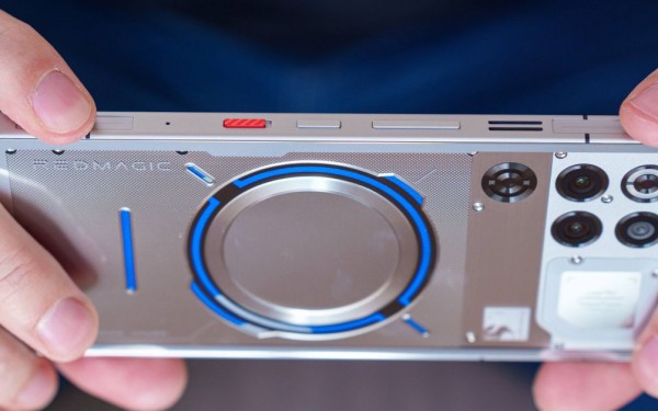 iQOO 15 Ultra vs Red Magic 11 Pro: Nên chọn điện thoại gaming nào?