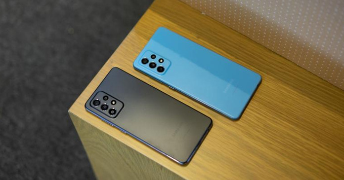 Nên mua Galaxy A72 hay iPhone SE (2020) trong tầm giá 9 triệu?