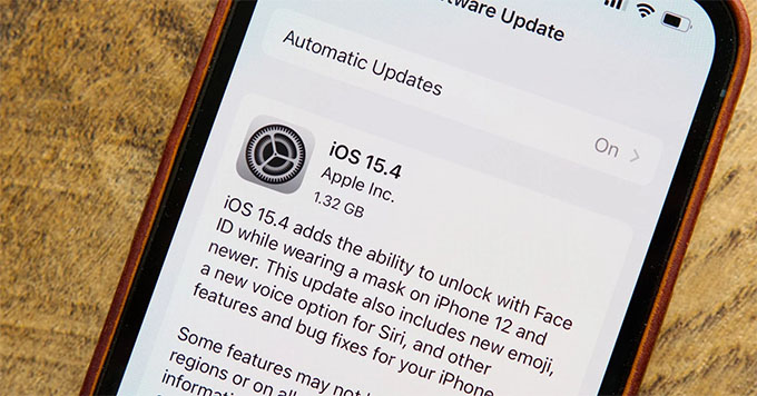 Làm cách nào để cài đặt iOS 15.4 và mở khóa khi đeo khẩu trang