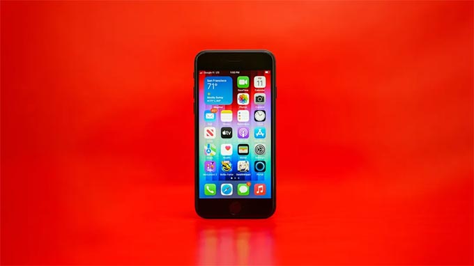 iPhone SE 2022 5G với chip A15 Bionic vượt trội hơn Galaxy S22