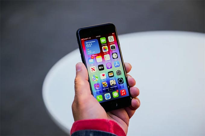iPhone SE 2022 5G 256GB được trang bị màn hình 4,7 inch