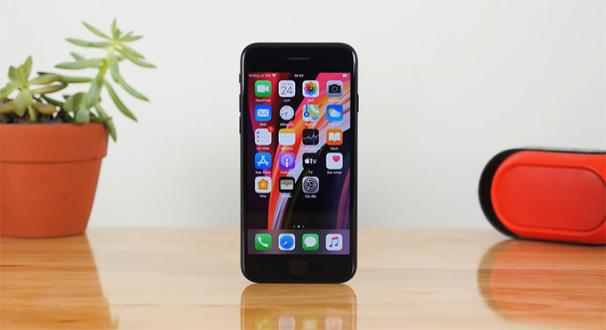 Màn hình iPhone SE 2022 5G giá rẻ tiếp tục được trang bị kích thước 4,7 inch