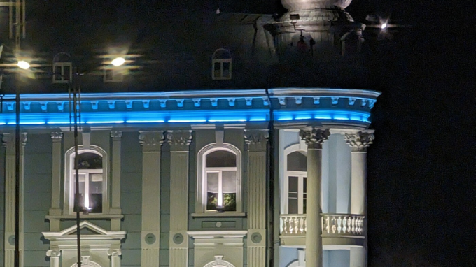 Ảnh 10x cảnh đêm trên Pixel 7 Pro vừa đủ chân thực