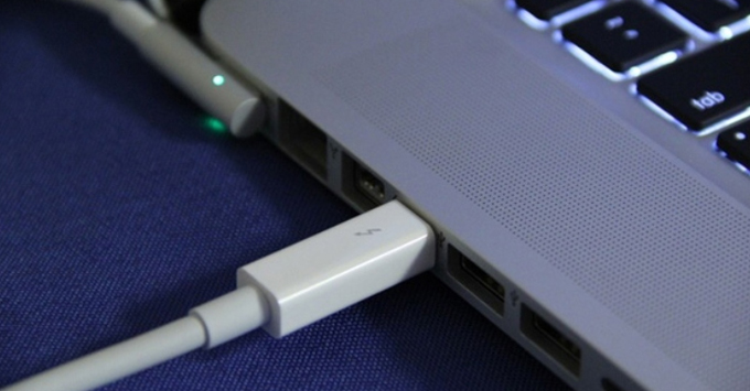 Cách kết nối hai hoặc nhiều màn hình ngoài với MacBook thông qua trạm kết nối