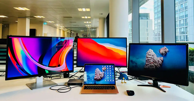 Cách kết nối hai hoặc nhiều màn hình ngoài với MacBook thông qua USB-C EZQuest Ultimate Plus