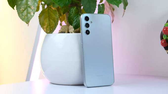 Galaxy A34 với thiết kế khá tương đồng với A54