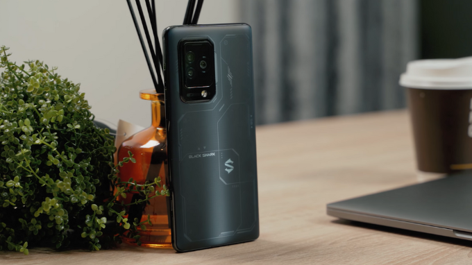 Thiết kế nam tính của Xiaomi Black Shark 5 Pro