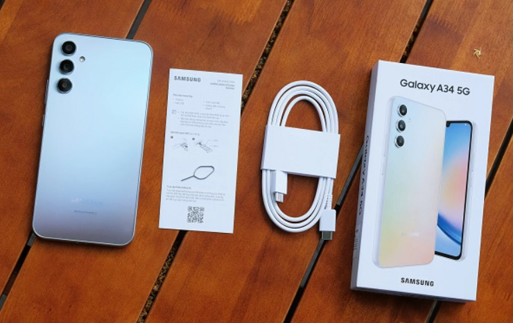 Máy còn có dung lượng pin khủng lên đến 5000 mAh, lên đến 2 ngày sử dụng.