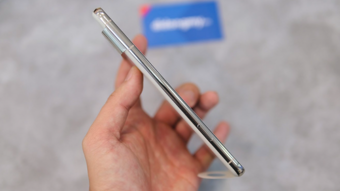 Góc ngang Google Pixel 8 Pro cũ