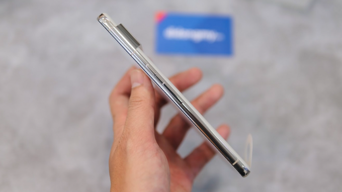 Hệ thống nút điều khiển của Pixel 8 Pro cũ