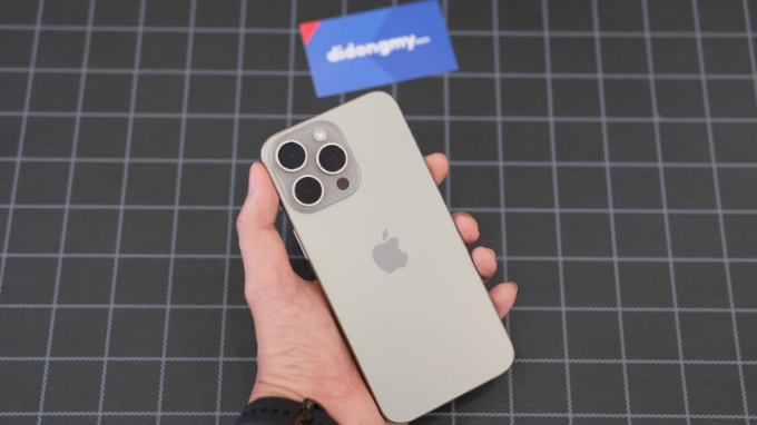 Mặt lưng của iPhone 15 Pro Max