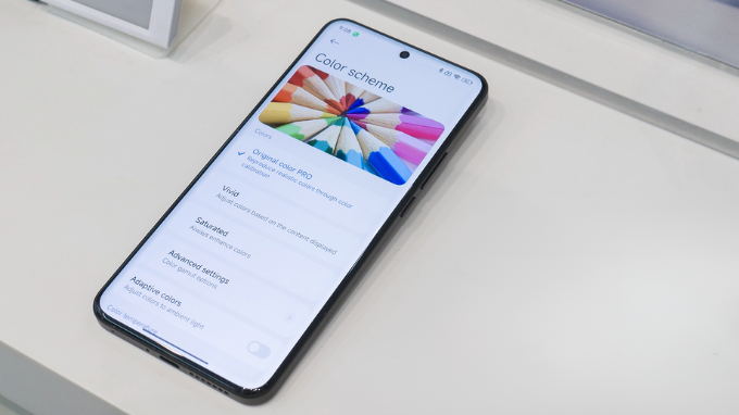 Độ sáng màn hình Xiaomi 15 Ultra gây ấn tượng