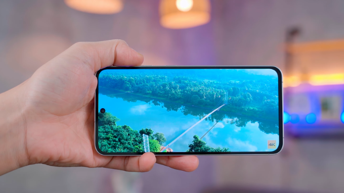 Galaxy S24 FE hiển thị sống động