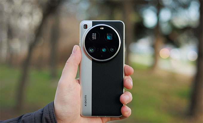 Xiaomi 15 Ultra nhìn chung có trọng lượng khá nặng 226- 229 gram