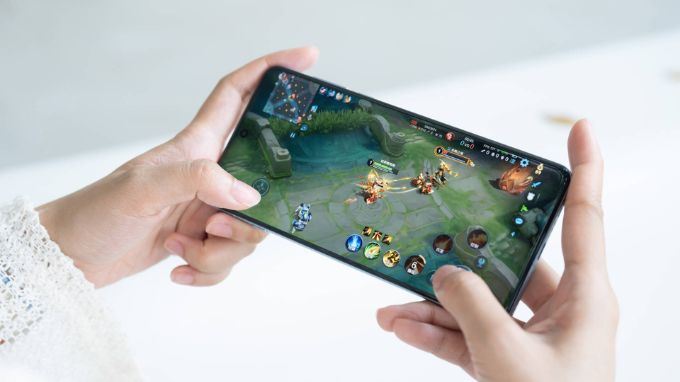 Xiaomi 15 Ultra và Oppo Find X8 Pro màn hình