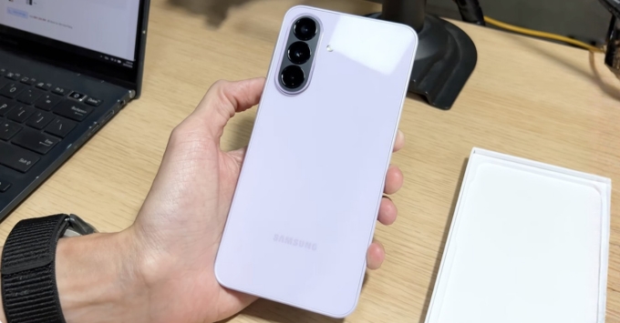 Samsung Galaxy A36 tích hợp AI Circle to Search, tìm kiếm thông minh bằng cách khoanh vùng