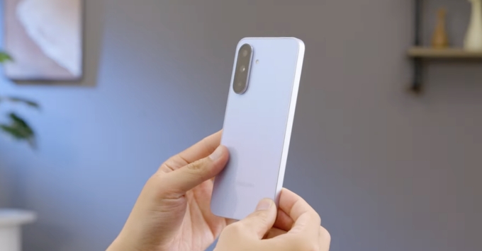 Galaxy A36 thiết kế cao cấp với kính cường lực Victus+, bền bỉ và chống trầy xước tốt