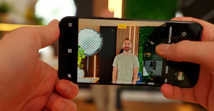 Camera OnePlus 15 triple 50MP gồm camera chính, ultra-wide và telephoto zoom quang học 3.5x