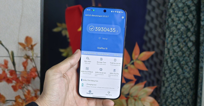 Hiệu năng OnePlus 15 với chip Snapdragon 8 Elite Gen 5, RAM LPDDR5X và bộ nhớ UFS 4.1