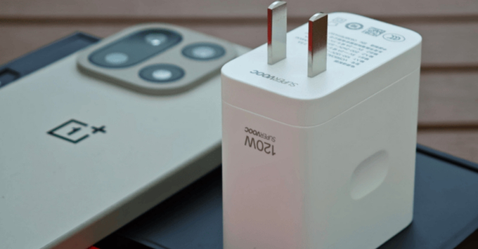 Pin OnePlus 15 dung lượng 7300mAh Silicon NanoStack, sạc nhanh 120W SUPERVOOC