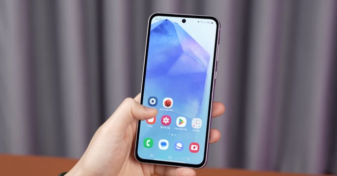 Màn hình Samsung Galaxy A55 5G Super AMOLED 6.6 inch, độ phân giải Full HD+, tần số quét 120Hz mượt mà