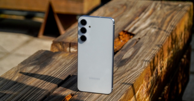 Galaxy A55 5G là lựa chọn tối ưu khi bạn cần một smartphone tầm trung toàn diện dưới 10 triệu với thiết kế khung kim loại cao cấp, màn hình sắc nét và hiệu năng ổn định.