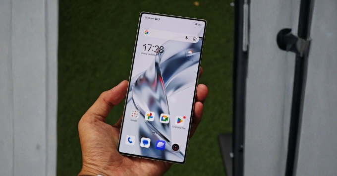 Màn hình RedMagic 10 Pro AMOLED 6.8 inch tần số quét 165Hz tối ưu trải nghiệm gaming