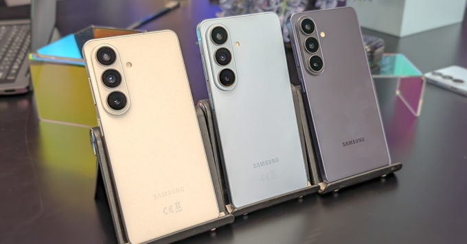 Thiết kế Samsung Galaxy S26 Plus khung Armor Aluminum, mặt kính Gorilla Glass Victus 2, thân máy mỏng 7.3mm chuẩn flagship 2026