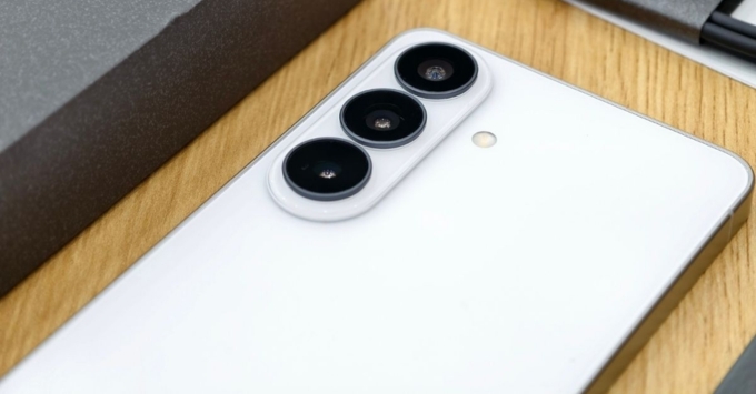 Hệ thống camera Samsung Galaxy S26 Plus 3 ống kính với zoom quang 3x và góc siêu rộng 120 độ