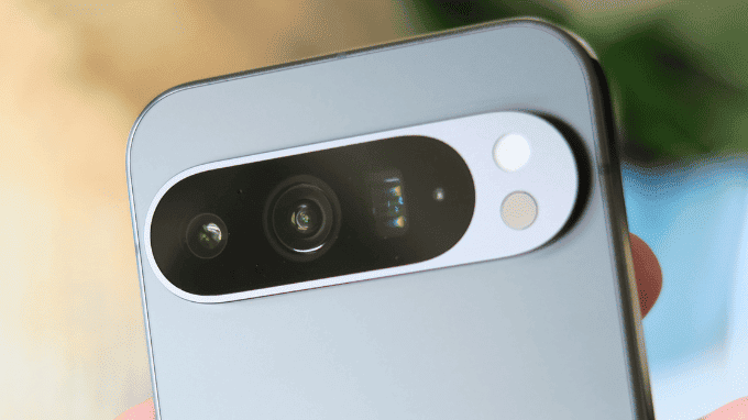 Camera Pixel 10 Pro cảm biến lớn, zoom periscope 5x