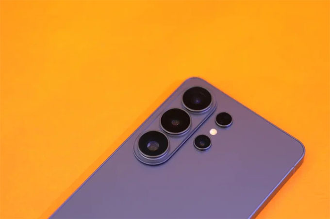 Samsung Galaxy S26 Ultra trang bị 4 camera sau