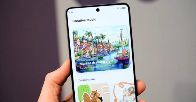 Giao diện tính năng tạo sticker và hình nền cá nhân hóa bằng Creative Studio trên Galaxy S26.